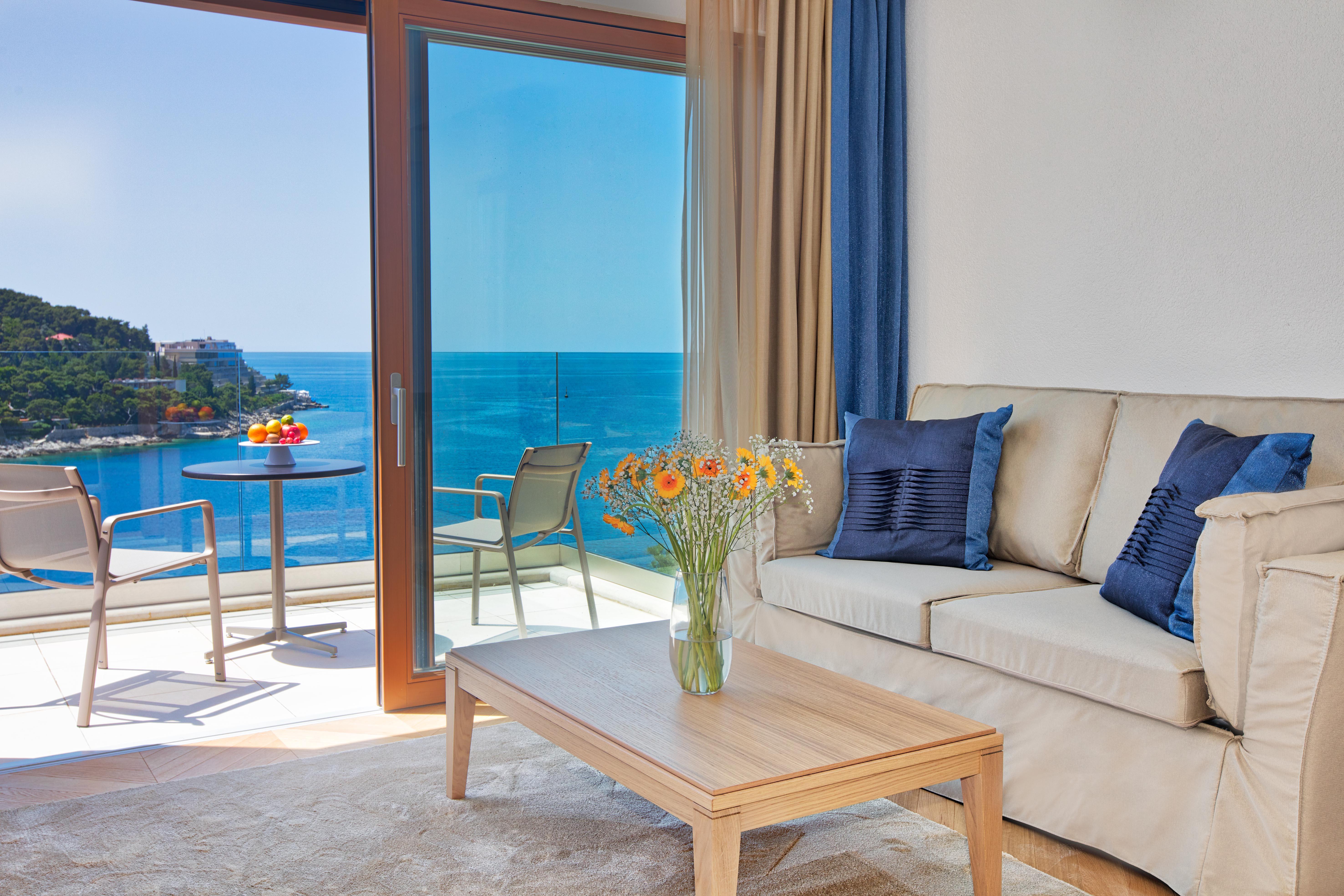 Hotel More (Adults Only) Dubrovnik Luaran gambar A living room with a view of the sea